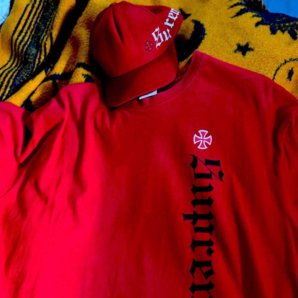 Lot of Supreme/independent t shirt and matching hat